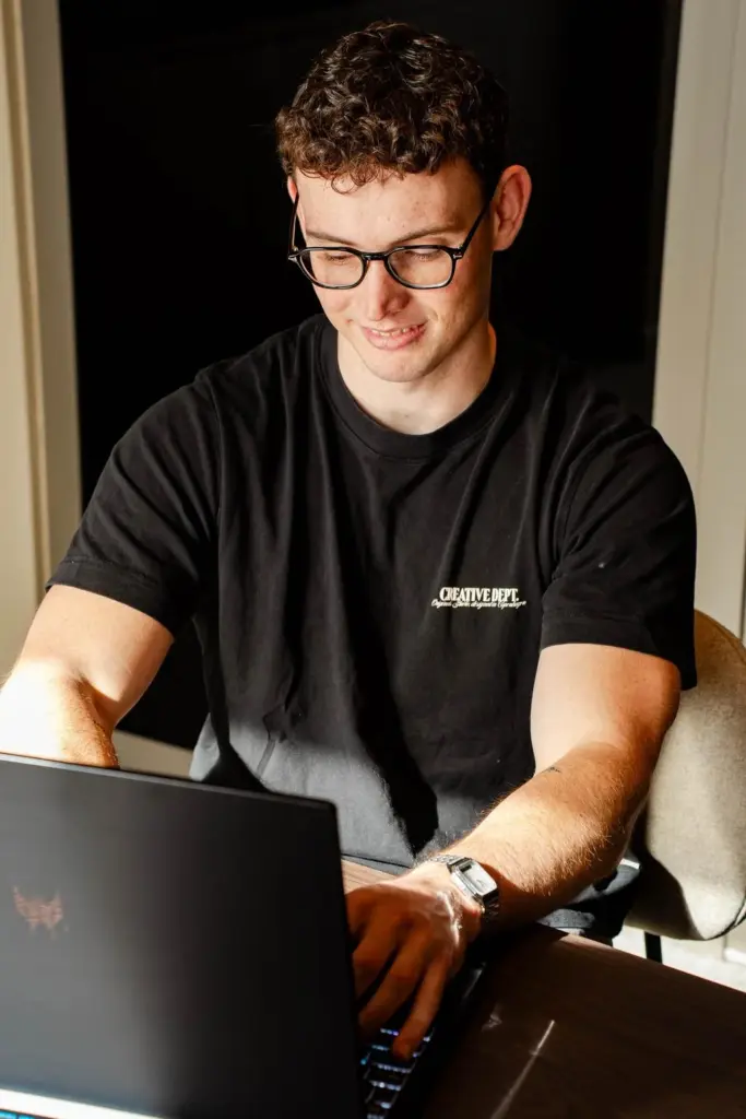 Luka Cornelissen van Kordo controleert of een website goed werkt