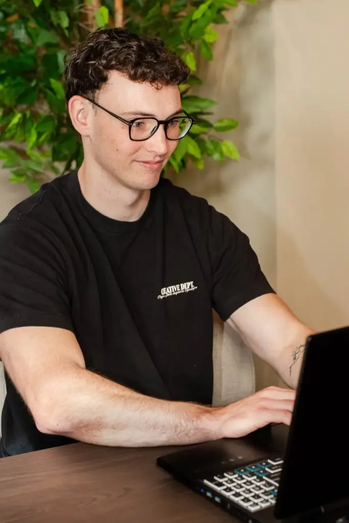 Luka Cornelissen van Kordo rondt een ontwerp af voor de oplevering