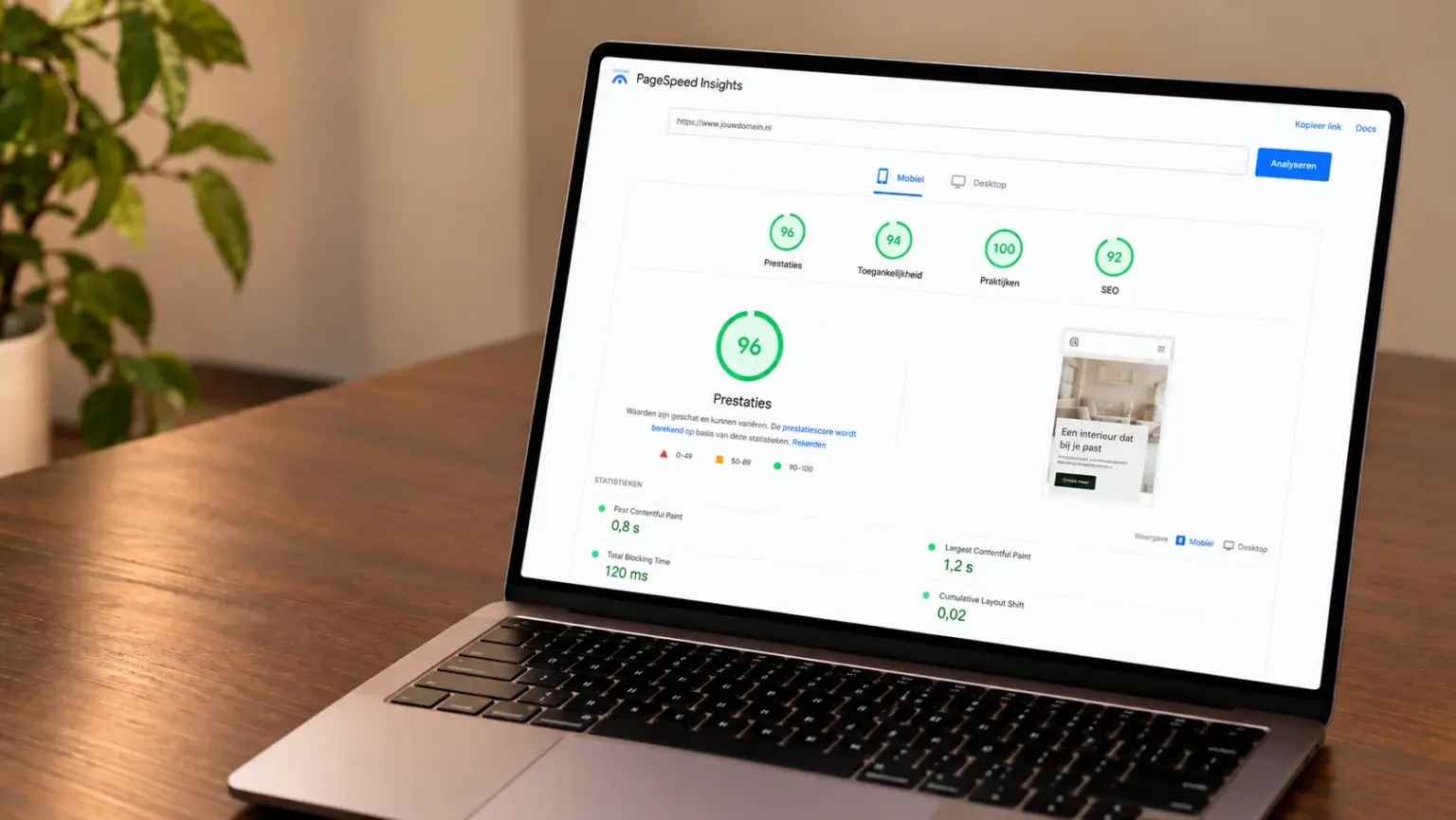 Snelheidsmeting van een website in Google PageSpeed Insights, getoond op een laptop
