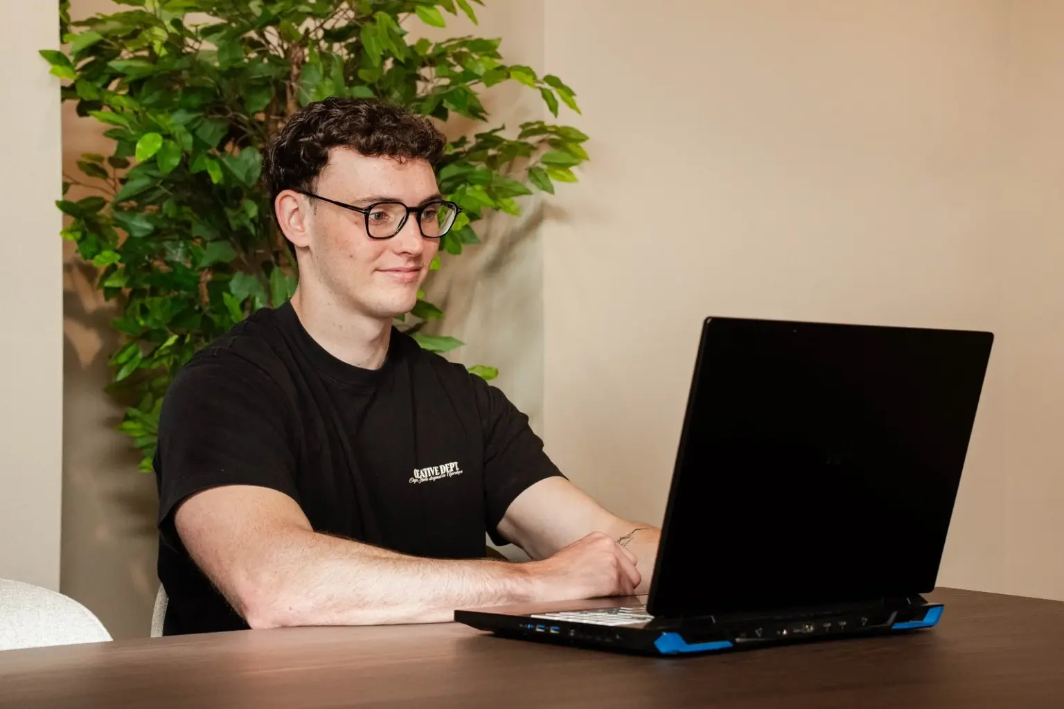 Luka Cornelissen van Kordo aan het werk in Nijmegen