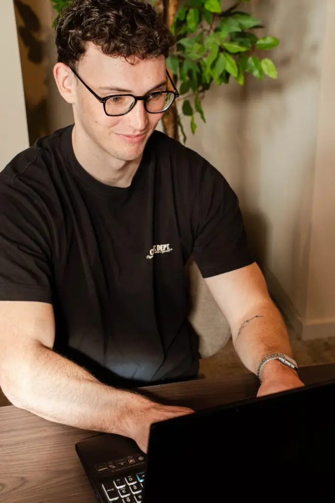 Luka Cornelissen van Kordo werkt aan een ontwerp